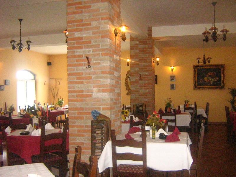Cazare in Oradea - LA SOSTA-,,MOTEL RESTAURANT PIZZERIE'' - Dn 79 (salonta - 10 Km)